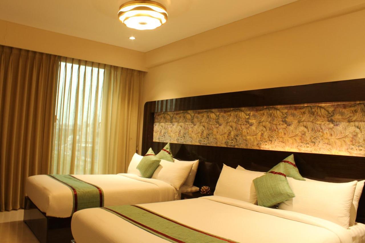 Zip By Spree Hotels Surat Exterior foto