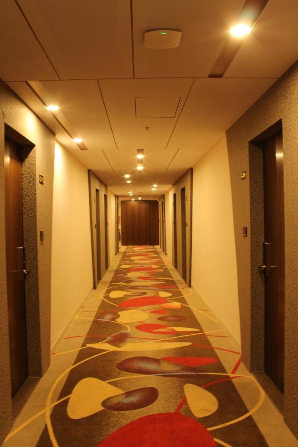 Zip By Spree Hotels Surat Exterior foto