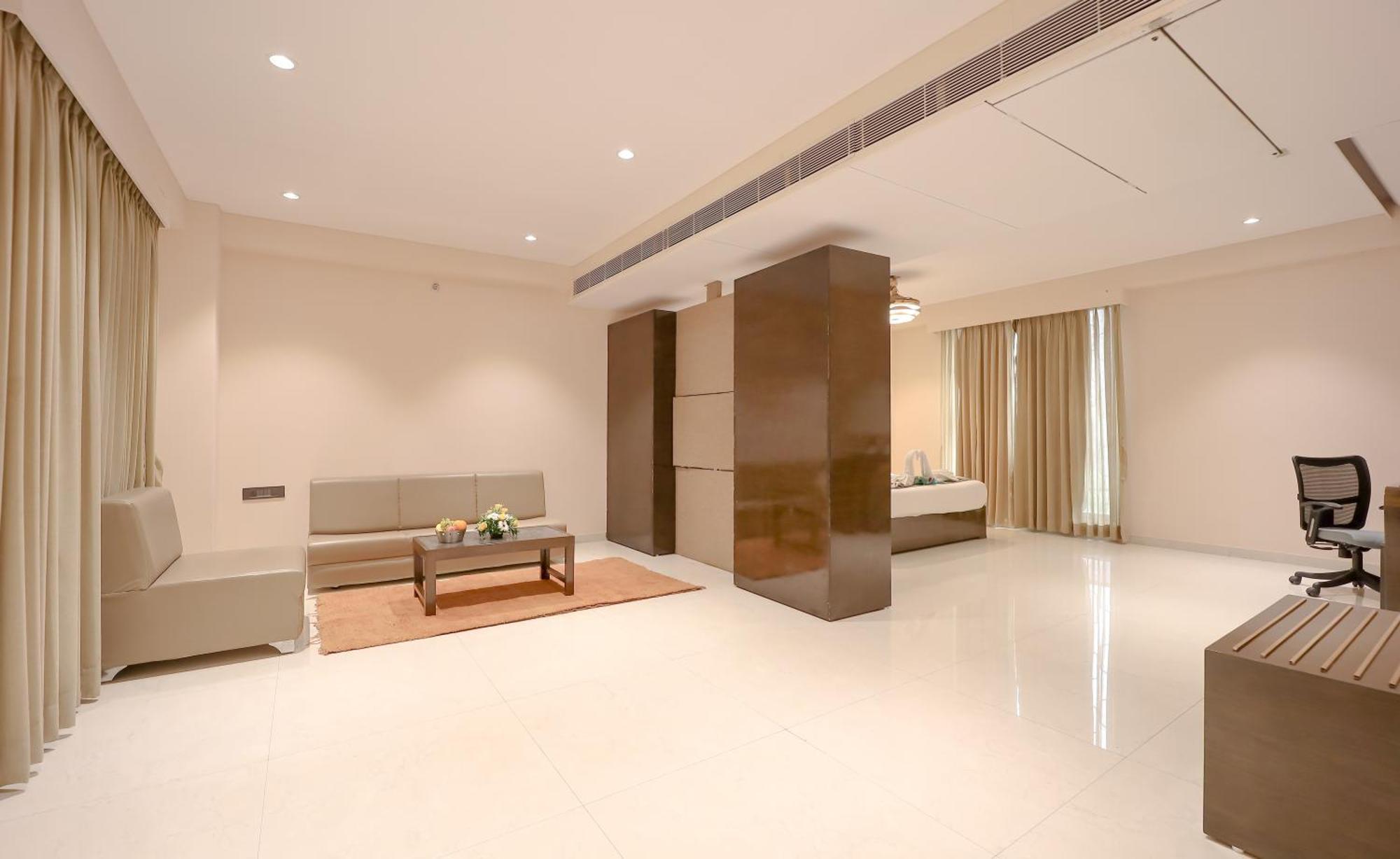 Zip By Spree Hotels Surat Exterior foto